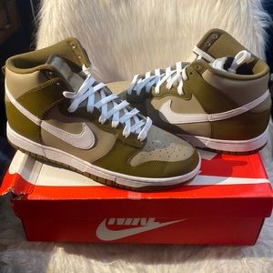 Nike Dunk High
Mocha
